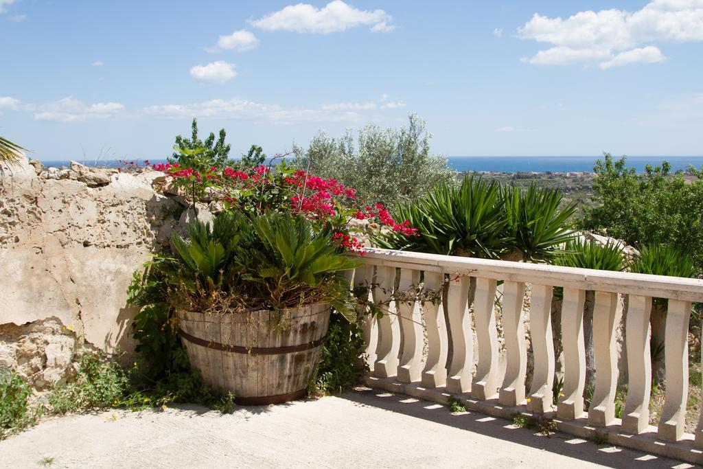 Agriturismoeloropizzuta Lido di Noto Eksteriør billede